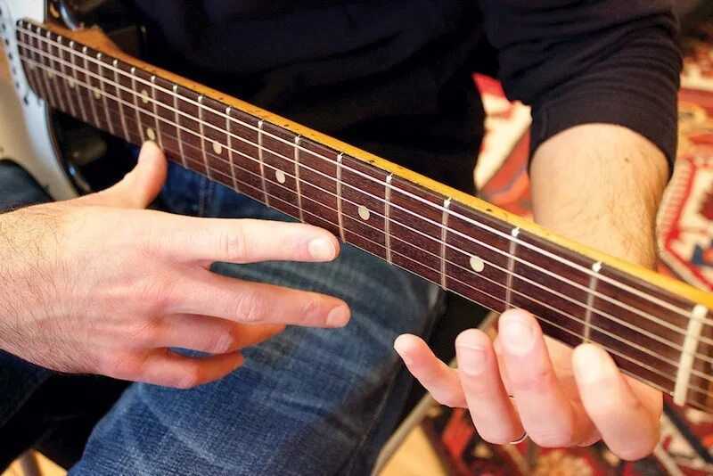 Часто рвутся струны на гитаре? семь основных причин