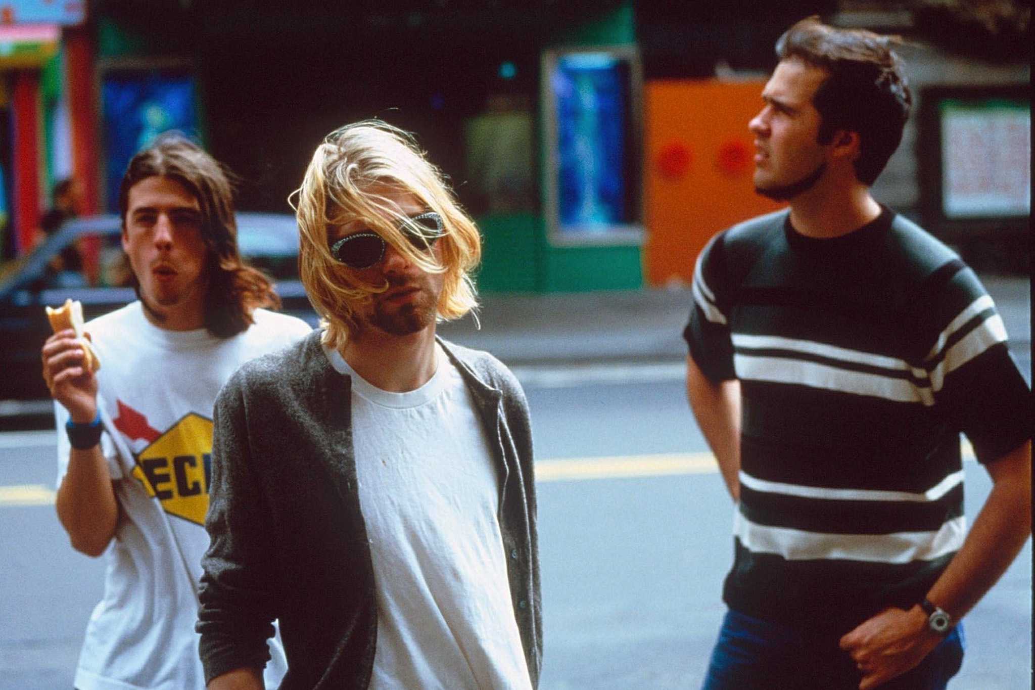 Nirvana музыка. Нирвана 1993. Курт Кобейн с группой. Нирвана Курт Кобейн. Курт Кобейн 1993.