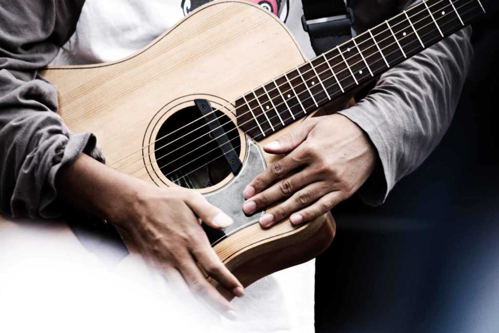 Как сделать красивое фото с гитарой мужчине